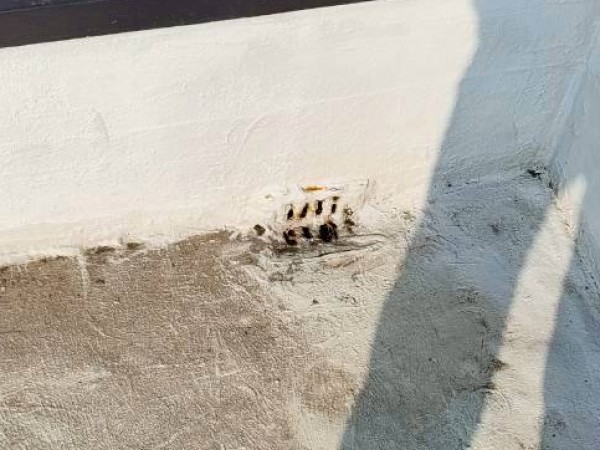 屋上の排水口　施工前の状況